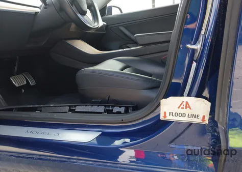 2018 Tesla Model 3 Long Range/Performance z USA, uszkodzony, nr VIN 5YJ3E1EB2JF084128